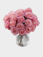Ramo de rosas rosadas Rosa Hermosa de My Store 3 en un florero de cristal sobre una base blanca